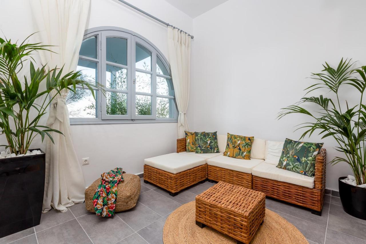 Divino Suites (Adults Only) ฟิรา ภายนอก รูปภาพ